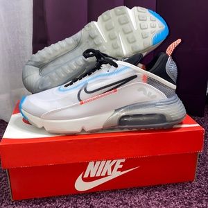 NIKE W AIR MAX 2090 SZ 9.5W